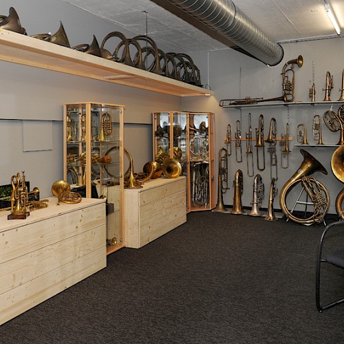 Schausammlung im Untergeschoss (Führungen besuchen auch diese Ausstellung)