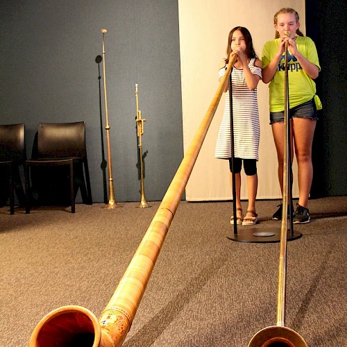 Spiele selber Alphorn!